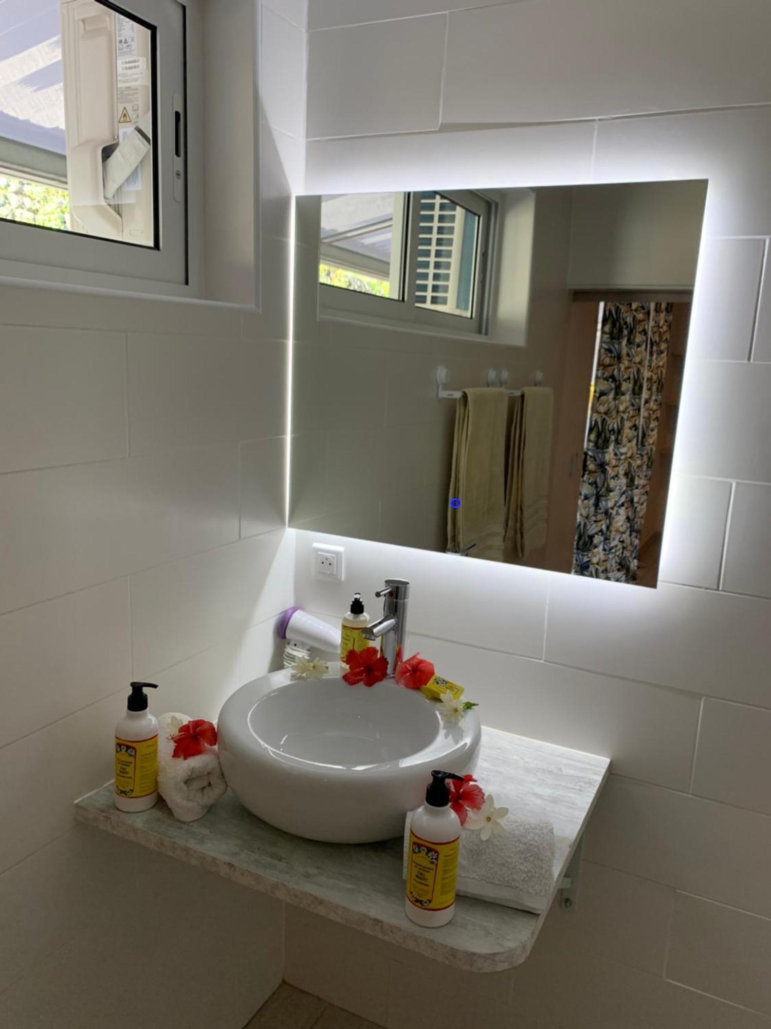Faaa A Tomo Mai Homestay, Close To Airport, Private Bathroom Free Parking And Wifi With High Connection And Breakfast Optional מראה חיצוני תמונה
