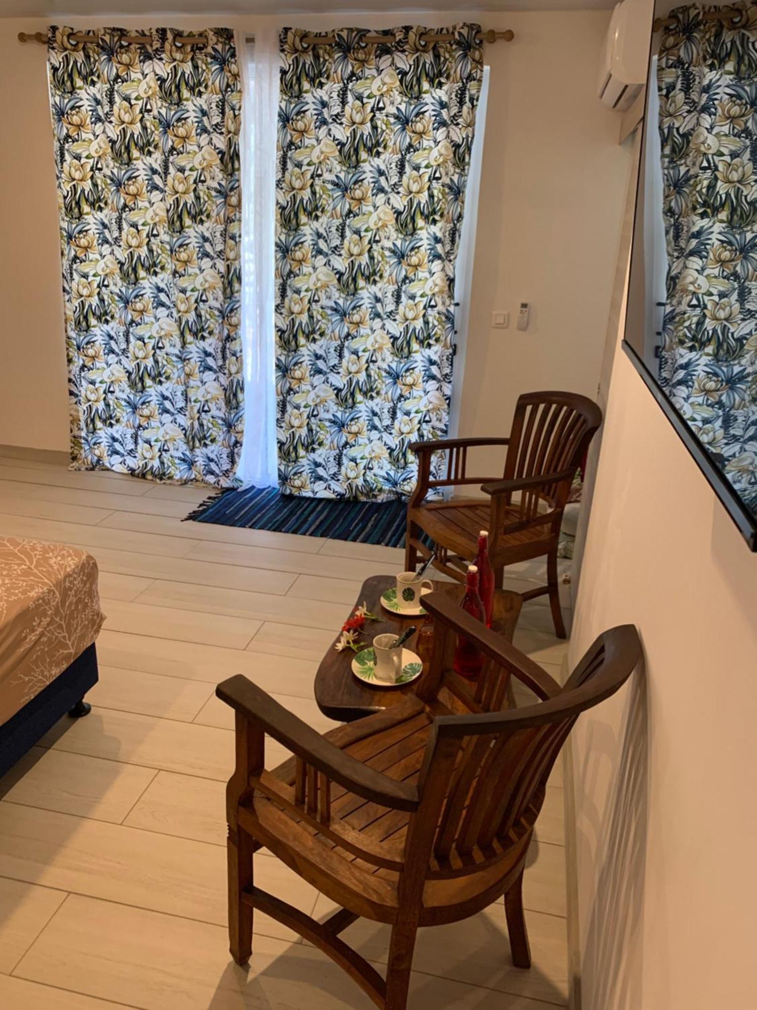 Faaa A Tomo Mai Homestay, Close To Airport, Private Bathroom Free Parking And Wifi With High Connection And Breakfast Optional מראה חיצוני תמונה