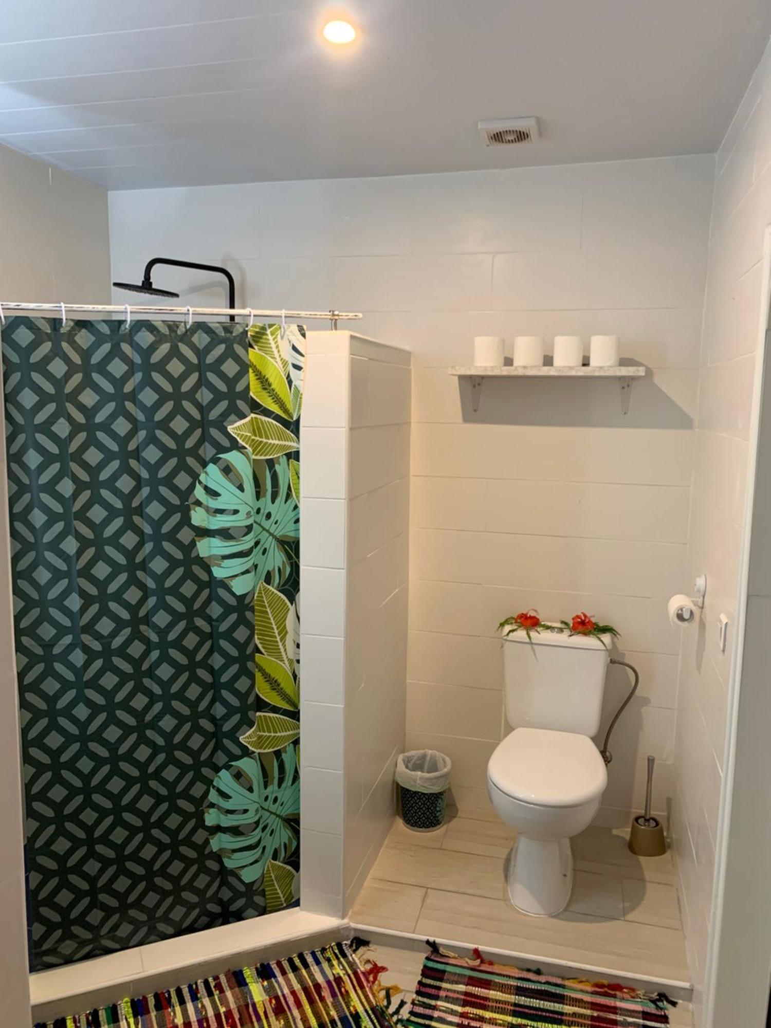 Faaa A Tomo Mai Homestay, Close To Airport, Private Bathroom Free Parking And Wifi With High Connection And Breakfast Optional מראה חיצוני תמונה