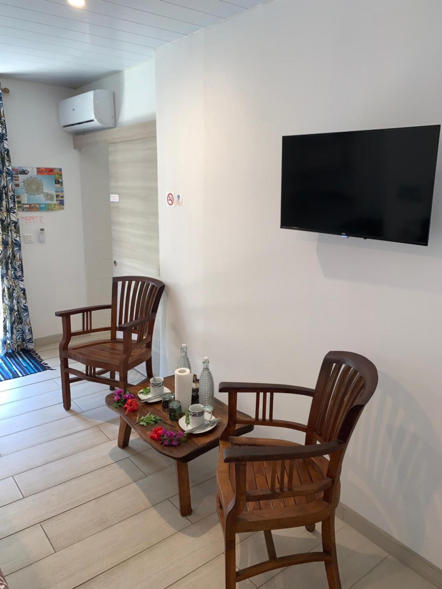 Faaa A Tomo Mai Homestay, Close To Airport, Private Bathroom Free Parking And Wifi With High Connection And Breakfast Optional מראה חיצוני תמונה