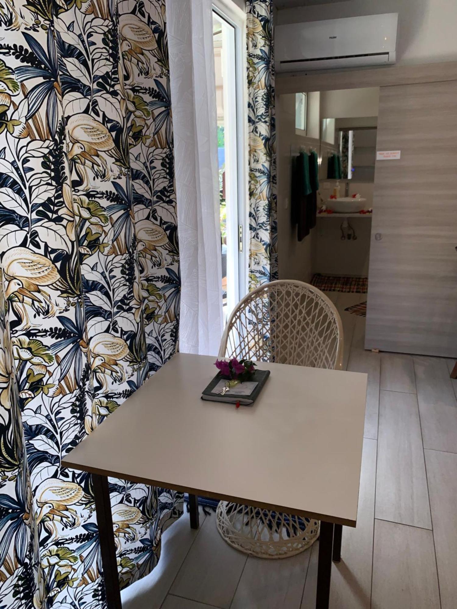 Faaa A Tomo Mai Homestay, Close To Airport, Private Bathroom Free Parking And Wifi With High Connection And Breakfast Optional מראה חיצוני תמונה